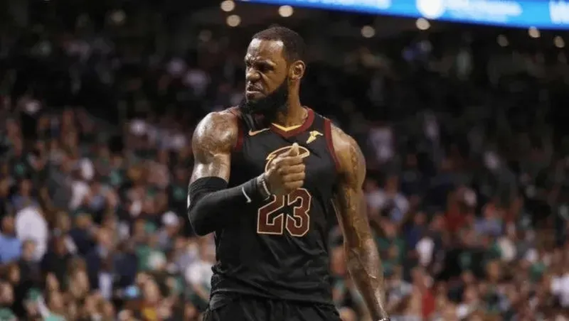 24/25赛季NBA 2018年的今天:詹姆斯打满48分钟35+15+9,骑士抢七击败绿军