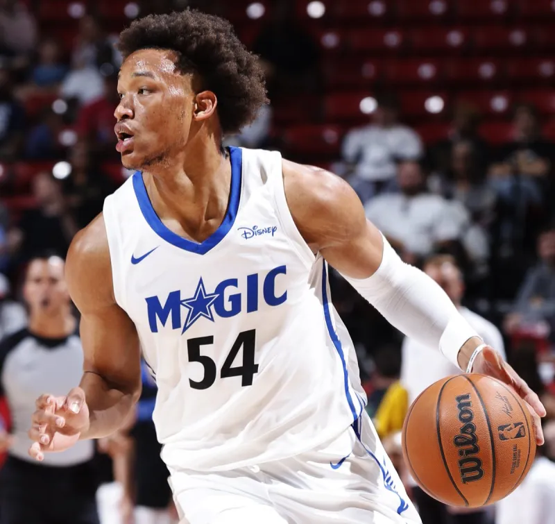 2025-2026赛季NBA24岁生日快乐！NBA官方晒照为小温德尔-摩尔庆生