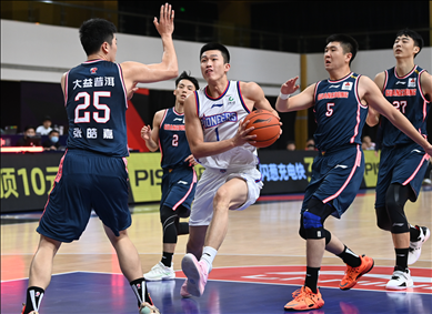布朗尼季前赛至今11中1