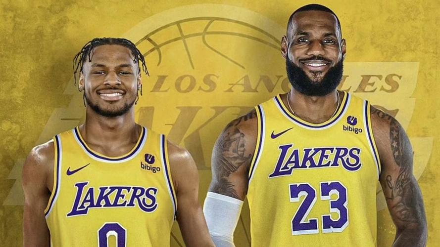 詹姆斯晒图回味父爱，回顾昨日父子赛场同框