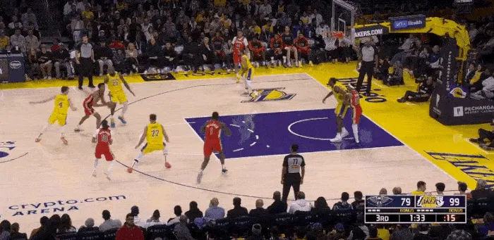 猛虎下山！蔡恩空切接球起飞，隔着杰米森上演炸裂单臂隔扣