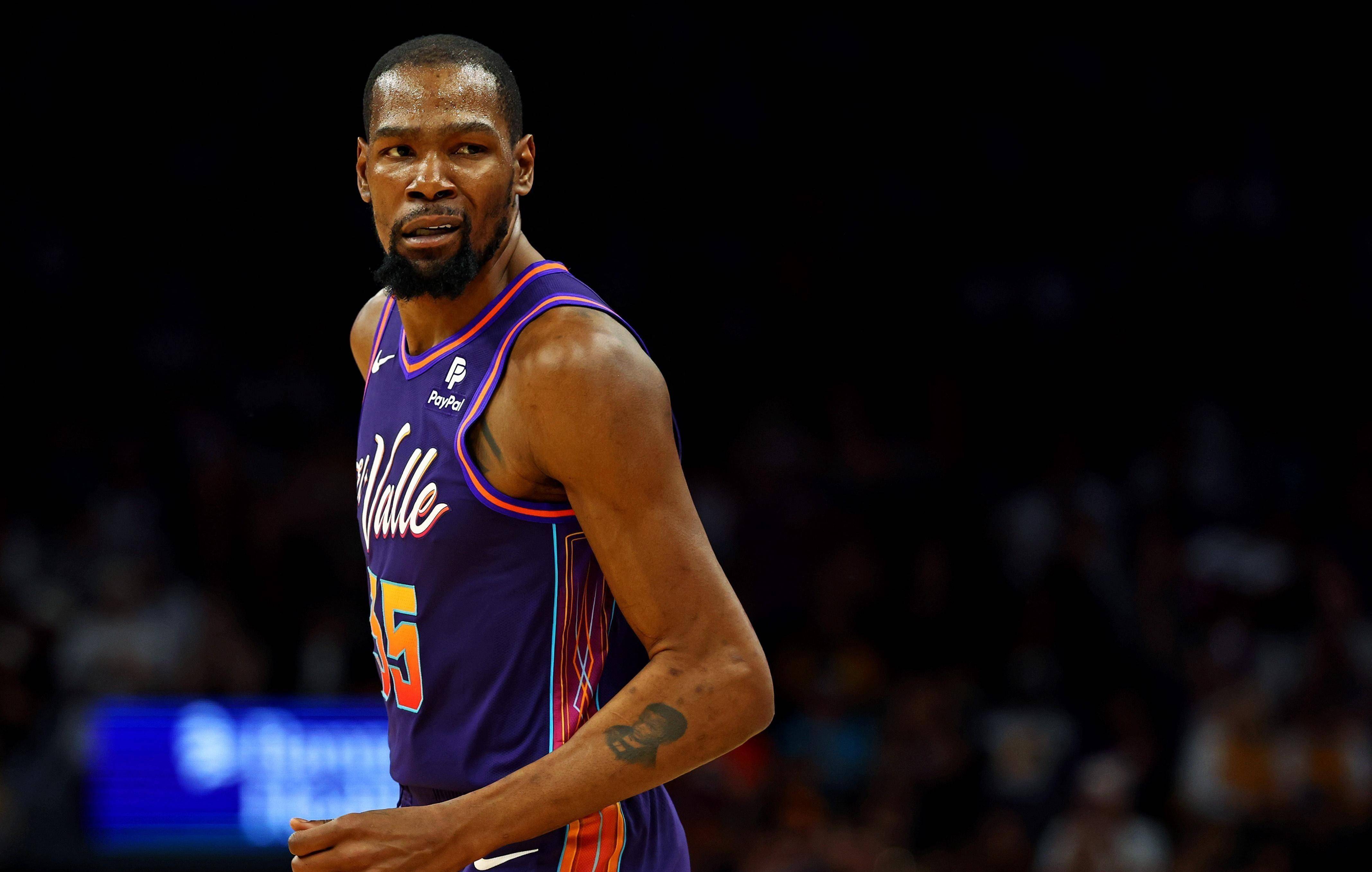 失误成杜兰特太阳生涯阴影，昨日再追平赛季最高7次，共8次7+失误