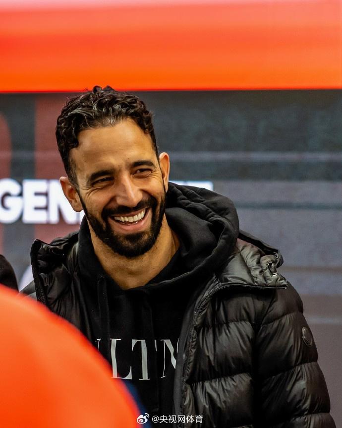 阿莫林曼联首训获赞，卡塞米罗晒照：顶级水准的训练课